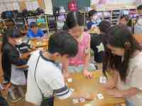 友達の声に集中です