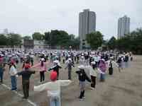 体操の隊形で列を整えています