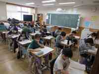 国語の調査に解答しています