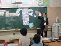 食事のバランスについて話す川上先生