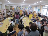 満員御礼の図書室