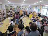 満員御礼の図書室