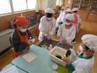 器具や食器は使う前に洗います