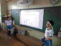 動画を見ながら練習をしました