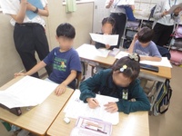 考えをプリントにまとめます