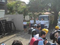正門であいさつ運動