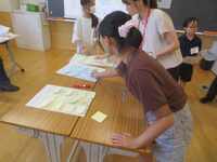 アイディアを付箋紙に書いて貼り付け