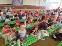 おいしいお弁当に笑顔です