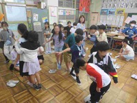 じゃんけん新聞紙