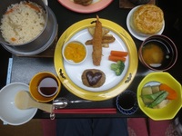 地元食材も入った豪華な夕食