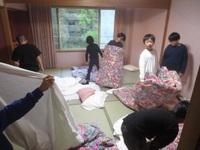 部屋の片付けもテキパキ