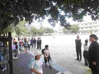 南門であいさつ運動